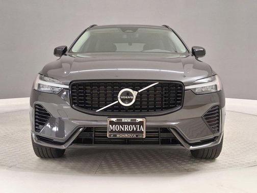 Platinum Grey Metallic 2025 Volvo XC60 Plug-In Hybrid Ultra, T8 AWD Electric/Gasoline, Dark