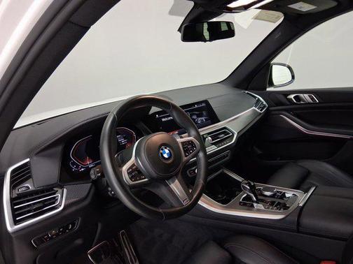 Mineral White Metallic 2022 BMW X5 sDrive40i