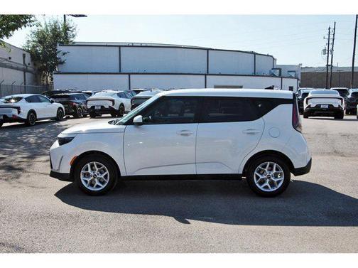 Snow White Pearl 2024 Kia Soul LX