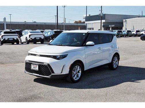 Snow White Pearl 2024 Kia Soul LX