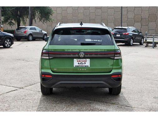 2025 Volkswagen Taos SE Black