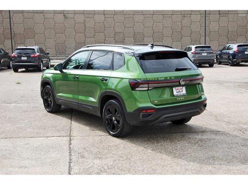 2025 Volkswagen Taos SE Black