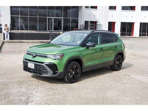 2025 Volkswagen Taos SE Black