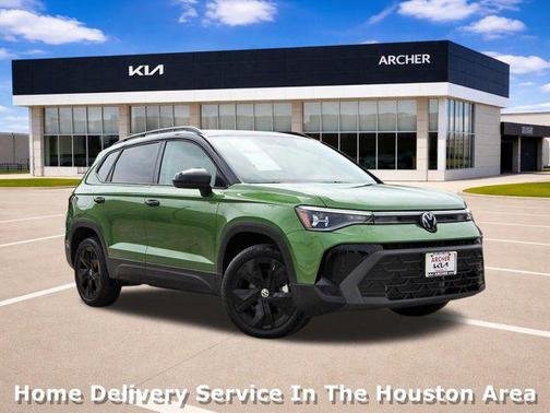 2025 Volkswagen Taos SE Black