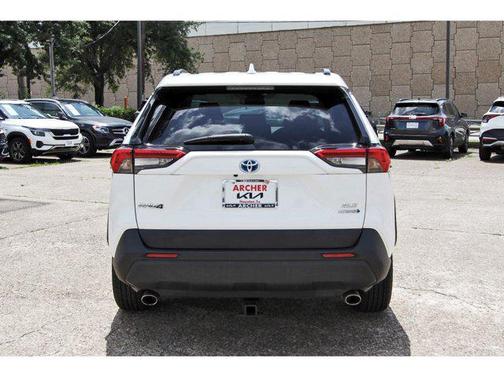 2021 Toyota RAV4 Hybrid XLE