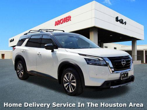 2023 Nissan Pathfinder SL
