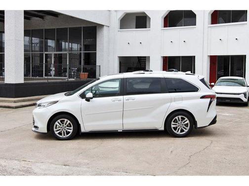 Wind Chill Pearl 2025 Toyota Sienna Limited