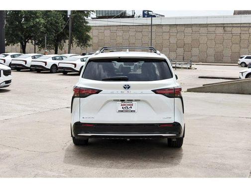 Wind Chill Pearl 2025 Toyota Sienna Limited