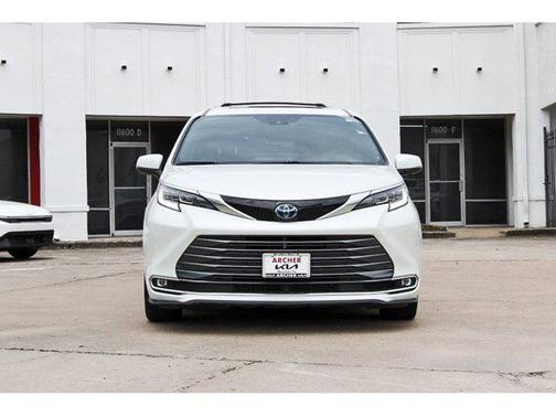 Wind Chill Pearl 2025 Toyota Sienna Limited