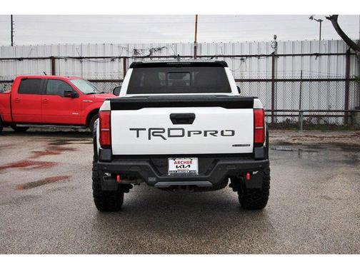 ICE CAP W 2024 Toyota Tacoma Hybrid TRD Pro