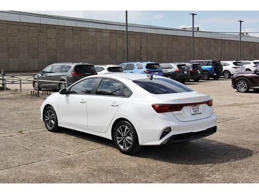 Snow White Pearl 2023 Kia Forte LXS