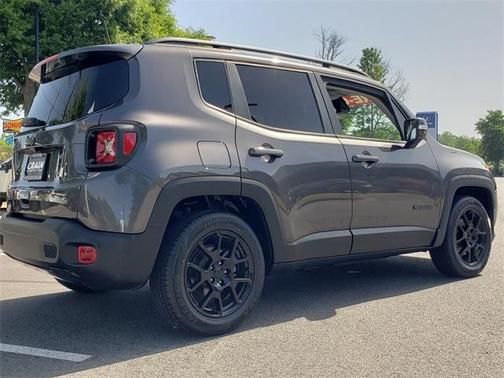Photo 4 of 40 of 2020 Jeep Renegade Latitude