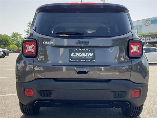 Photo 5 of 40 of 2020 Jeep Renegade Latitude