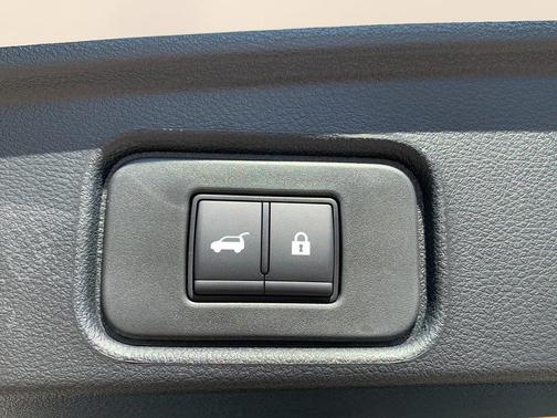 2025 Nissan Pathfinder SL FWD