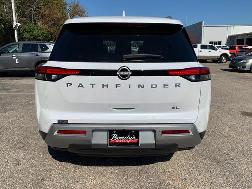 2025 Nissan Pathfinder SL FWD