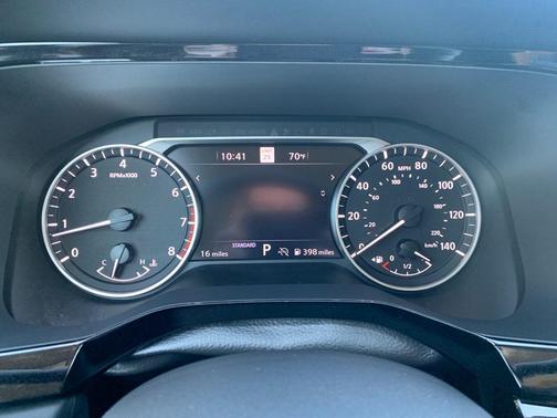 2025 Nissan Pathfinder SL FWD