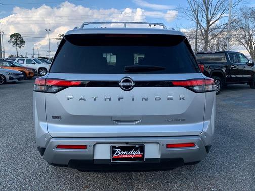 2024 Nissan Pathfinder Platinum FWD