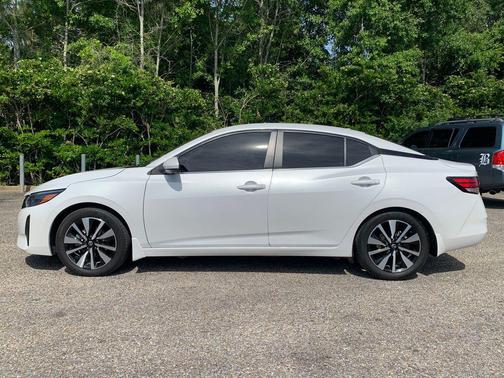 Aspen White Tricoat 2024 Nissan Sentra SV