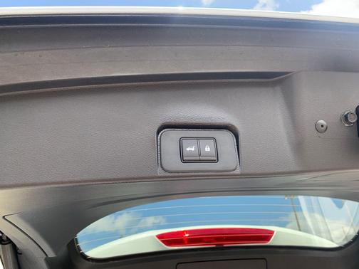 Everest White Pearl Tricoat 2026 Nissan Rogue Dark Armor