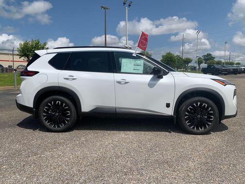 Everest White Pearl Tricoat 2026 Nissan Rogue Dark Armor