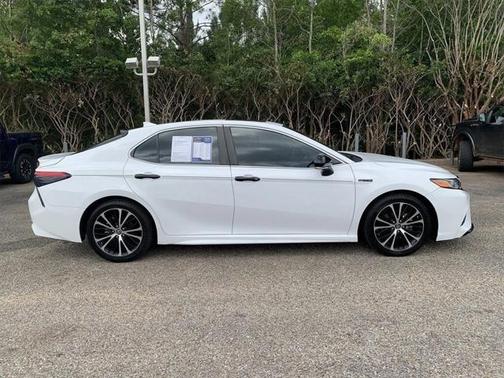 2019 Toyota Camry Hybrid SE