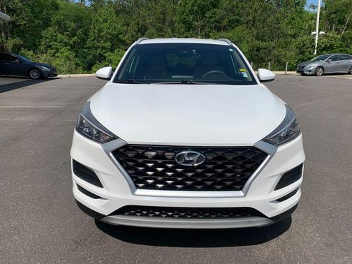 Dazzling White 2019 Hyundai TUCSON SE