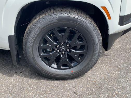 Glacier White 2026 Nissan Frontier SV