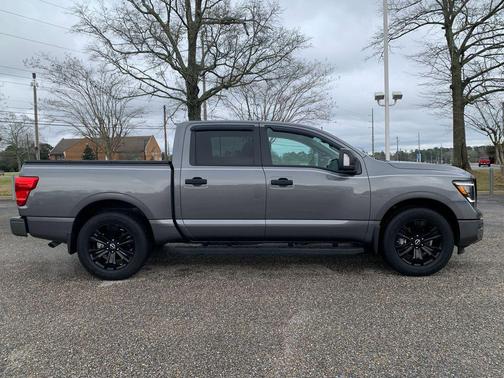 2024 Nissan Titan SV