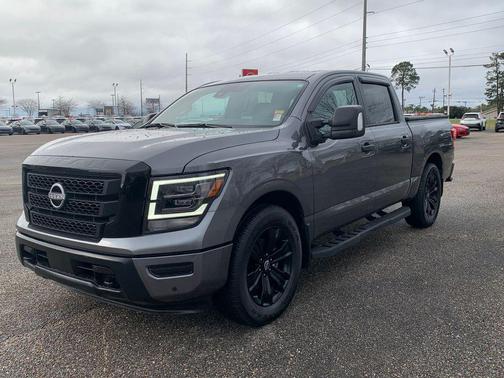 2024 Nissan Titan SV