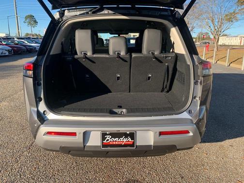 2025 Nissan Pathfinder SL FWD