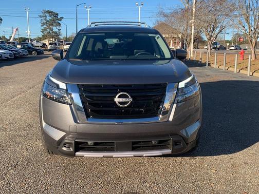 2025 Nissan Pathfinder SL FWD