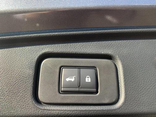 2025 Nissan Pathfinder SL FWD