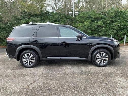 2024 Nissan Pathfinder SL 4WD