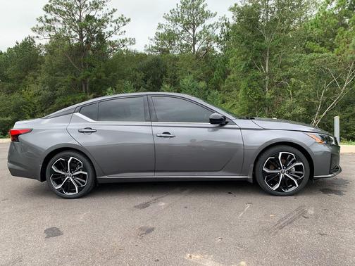 2025 Nissan Altima SR FWD