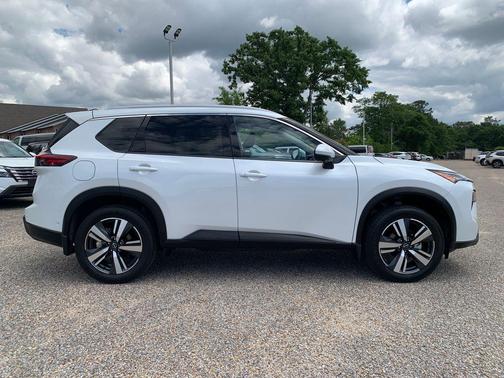 Everest White Pearl 2025 Nissan Rogue SL