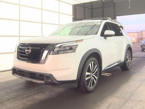 Everest White Pearl Tricoat 2025 Nissan Pathfinder Platinum FWD