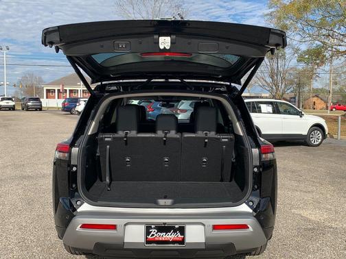 2025 Nissan Pathfinder SL FWD