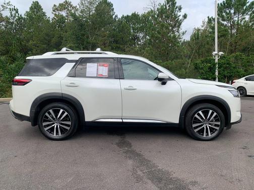 2024 Nissan Pathfinder Platinum FWD