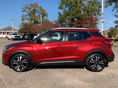2020 Nissan Kicks SR