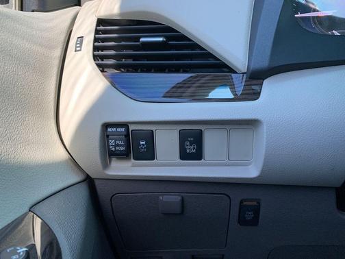 2015 Toyota Sienna SE