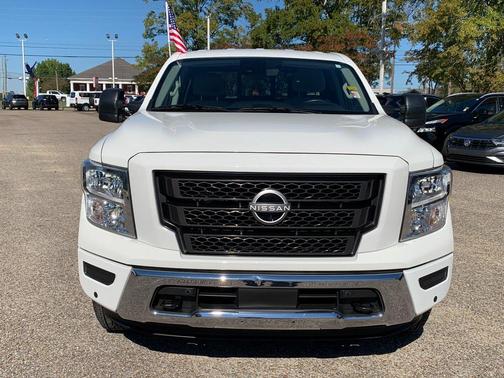 2024 Nissan Titan SV
