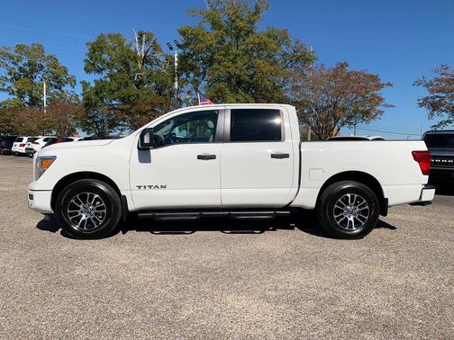 2024 Nissan Titan SV