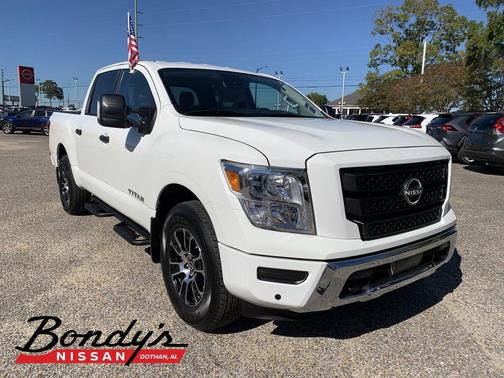 2024 Nissan Titan SV