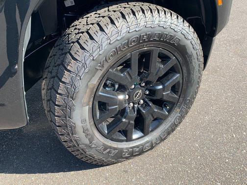 Super Black 2026 Nissan Frontier SV