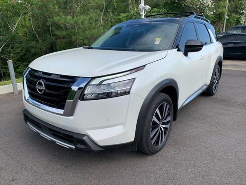 2023 Nissan Pathfinder Platinum FWD