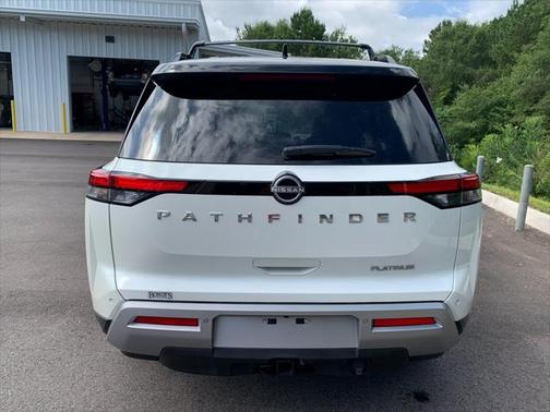 2023 Nissan Pathfinder Platinum FWD
