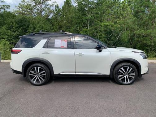 2023 Nissan Pathfinder Platinum FWD