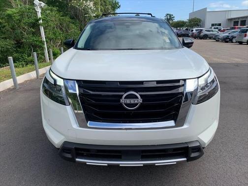 2023 Nissan Pathfinder Platinum FWD