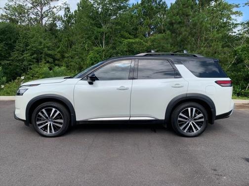 2023 Nissan Pathfinder Platinum FWD
