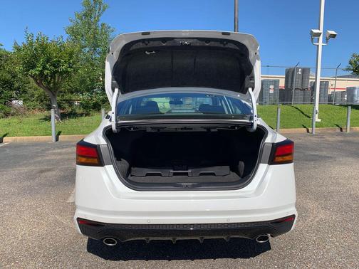 Pearl White Tricoat 2026 Nissan Altima SR FWD